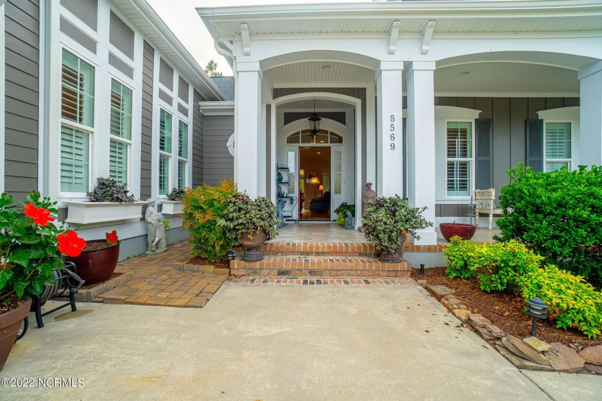 8569 Robbins Walker Place