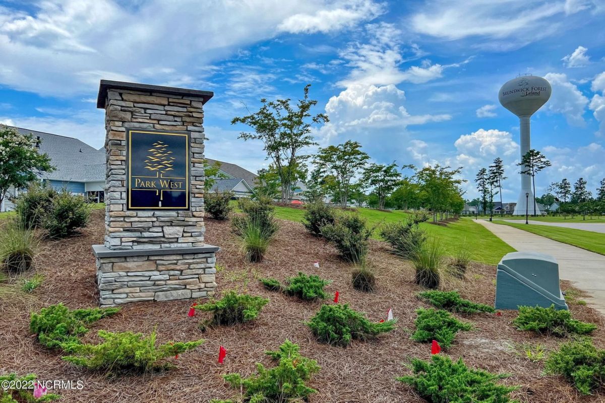 5876 Park West Circle