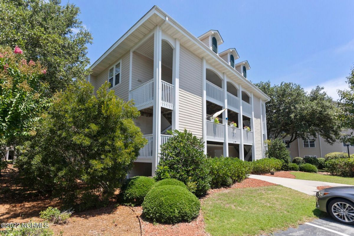 3350 Club Villas Drive