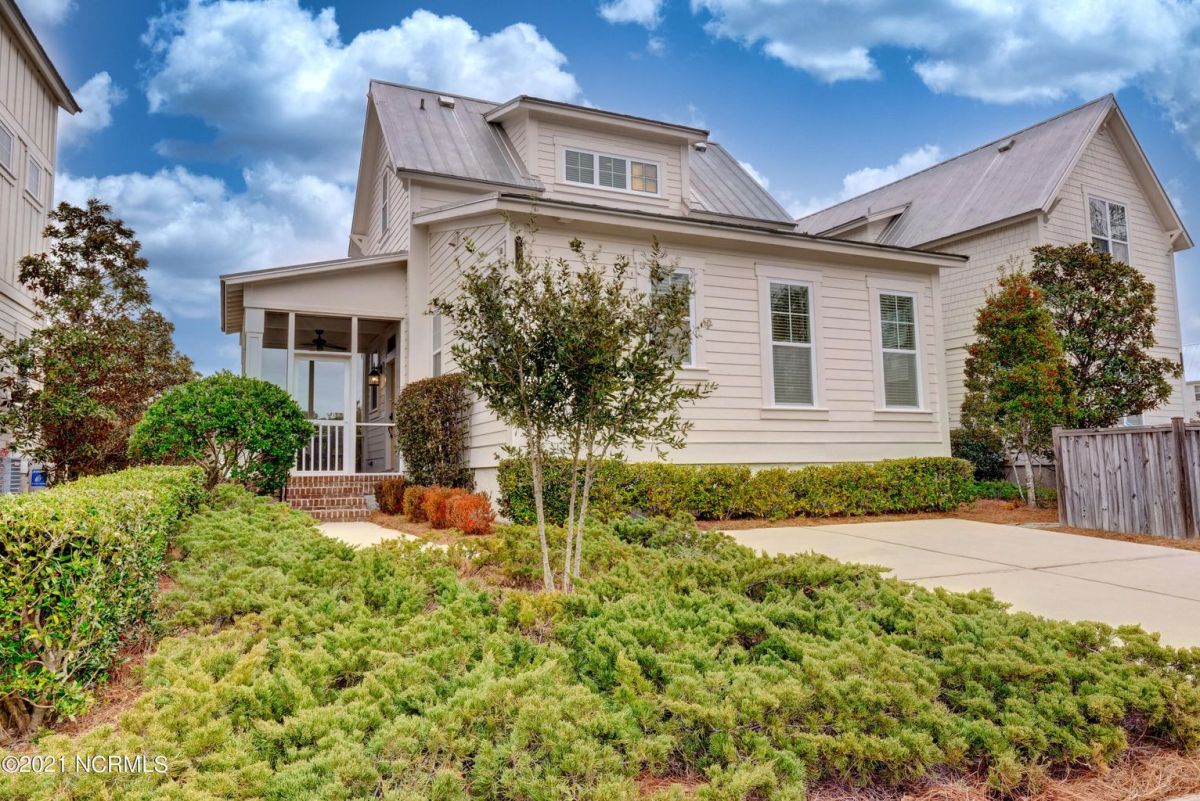 807 Meadowsweet Lane