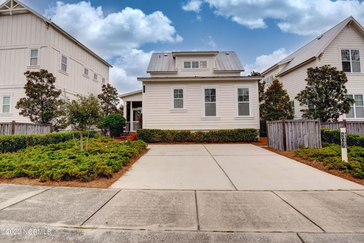 807 Meadowsweet Lane