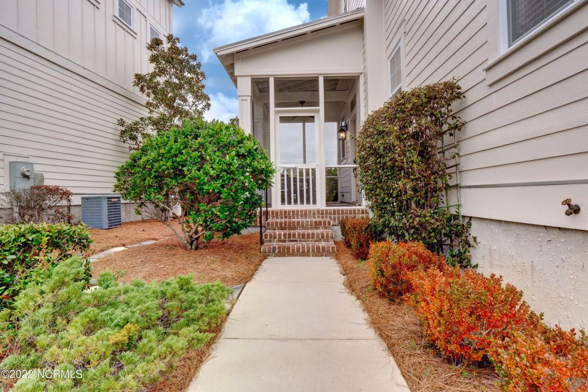 807 Meadowsweet Lane