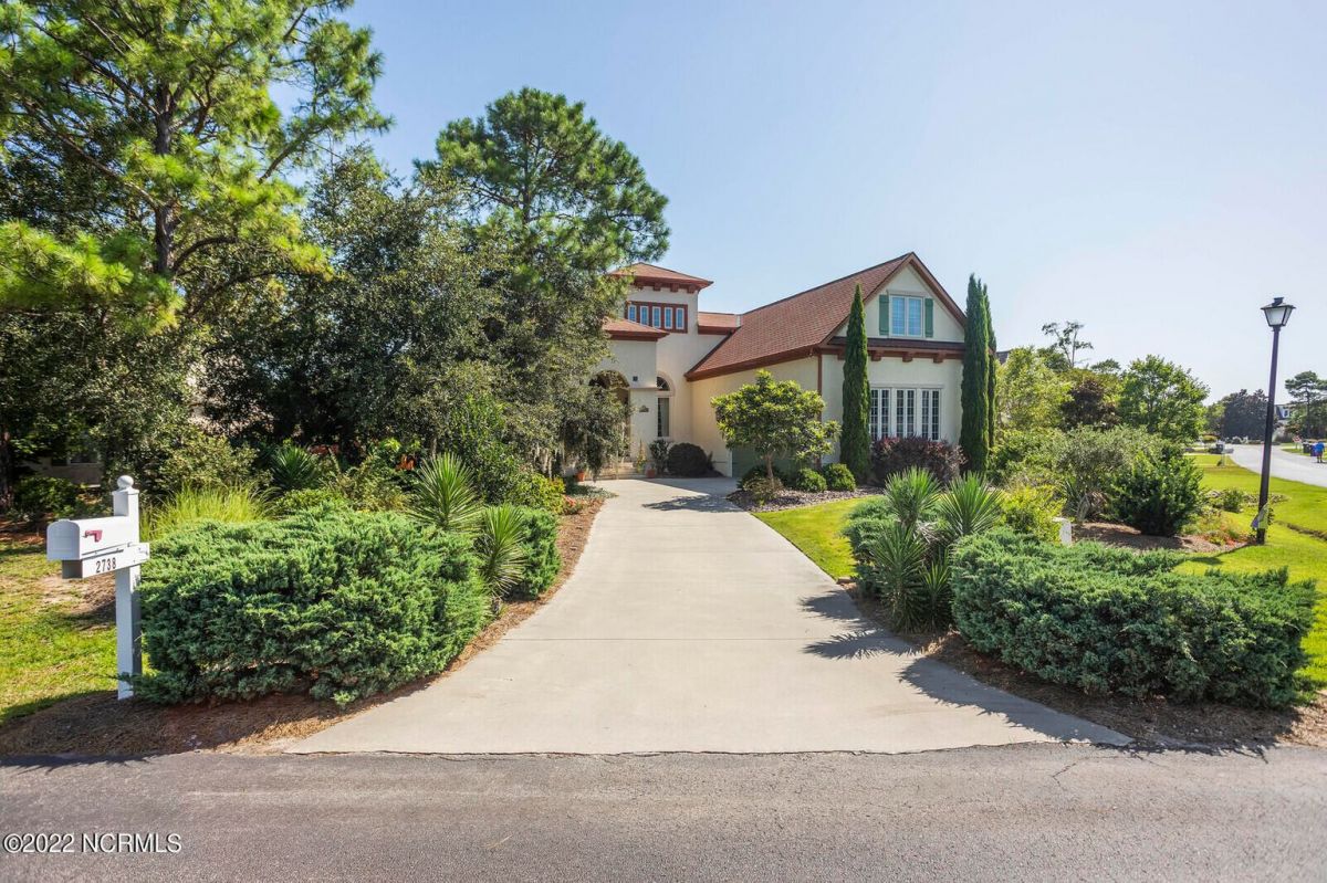 2738 Chadsworth Lane