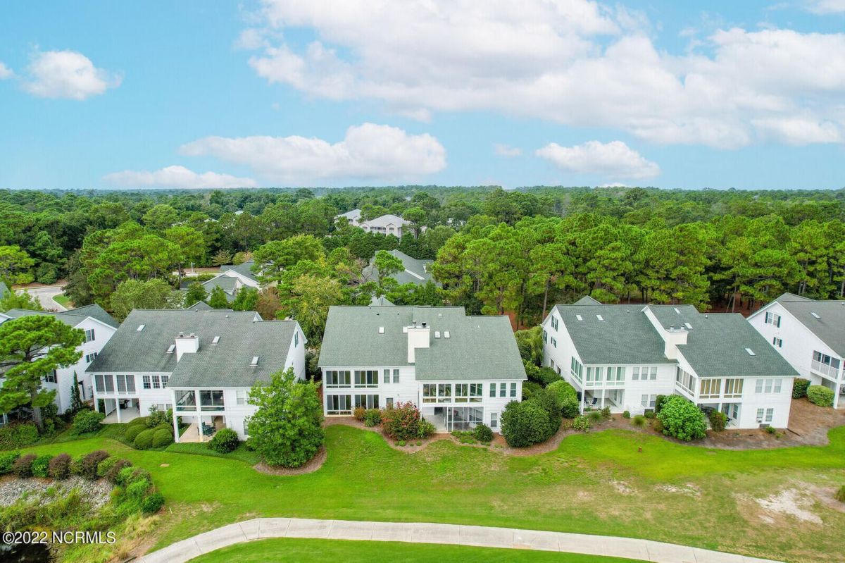 3139 Lakeside Commons Drive