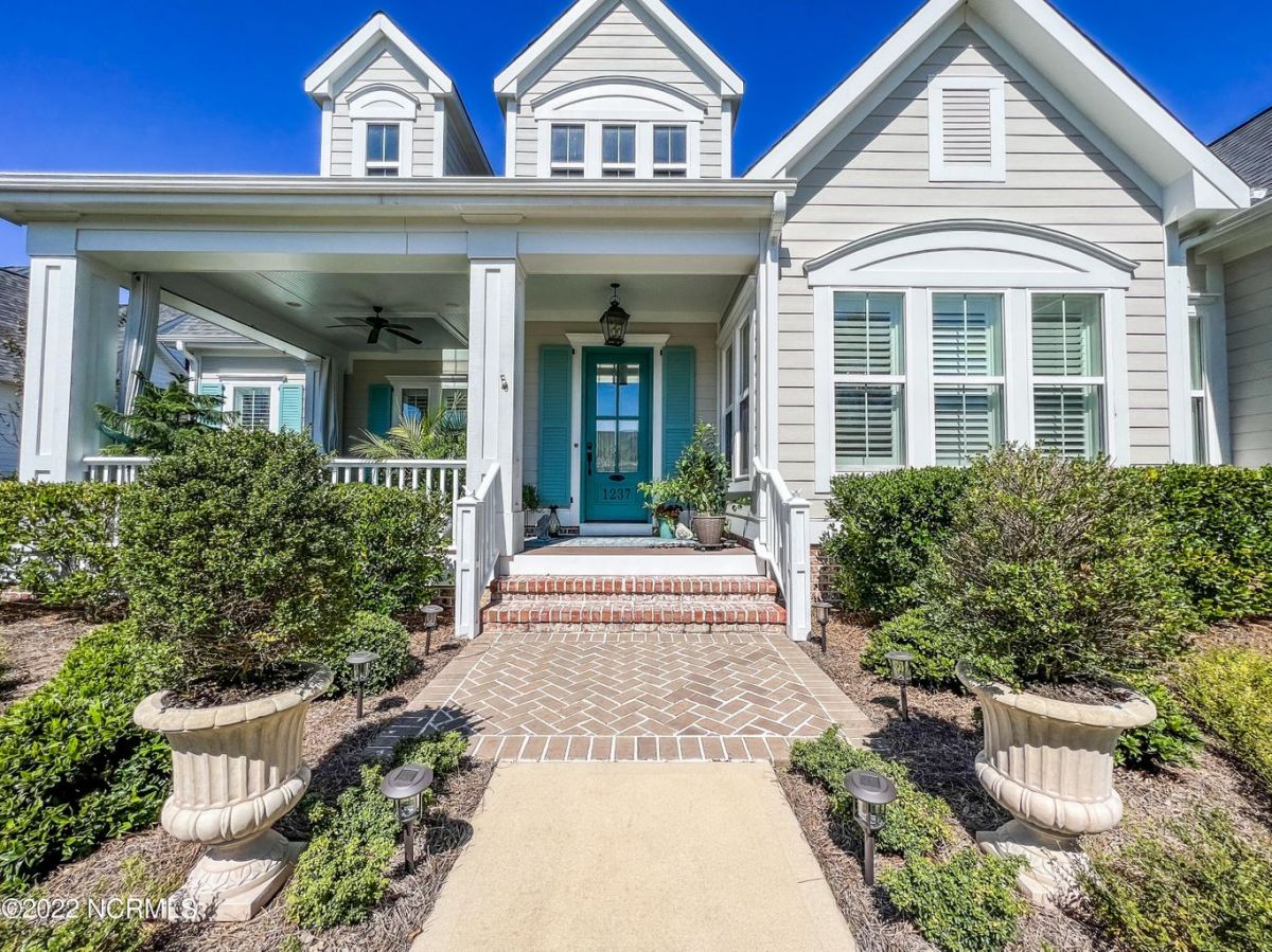 1237 Cross Water Circle