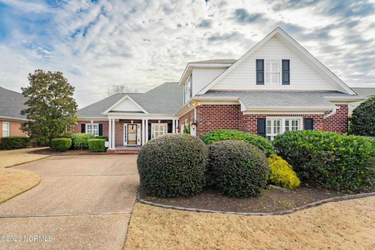 1205 Waterfall Way