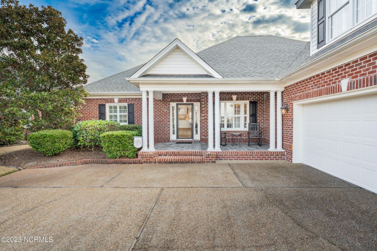 1205 Waterfall Way