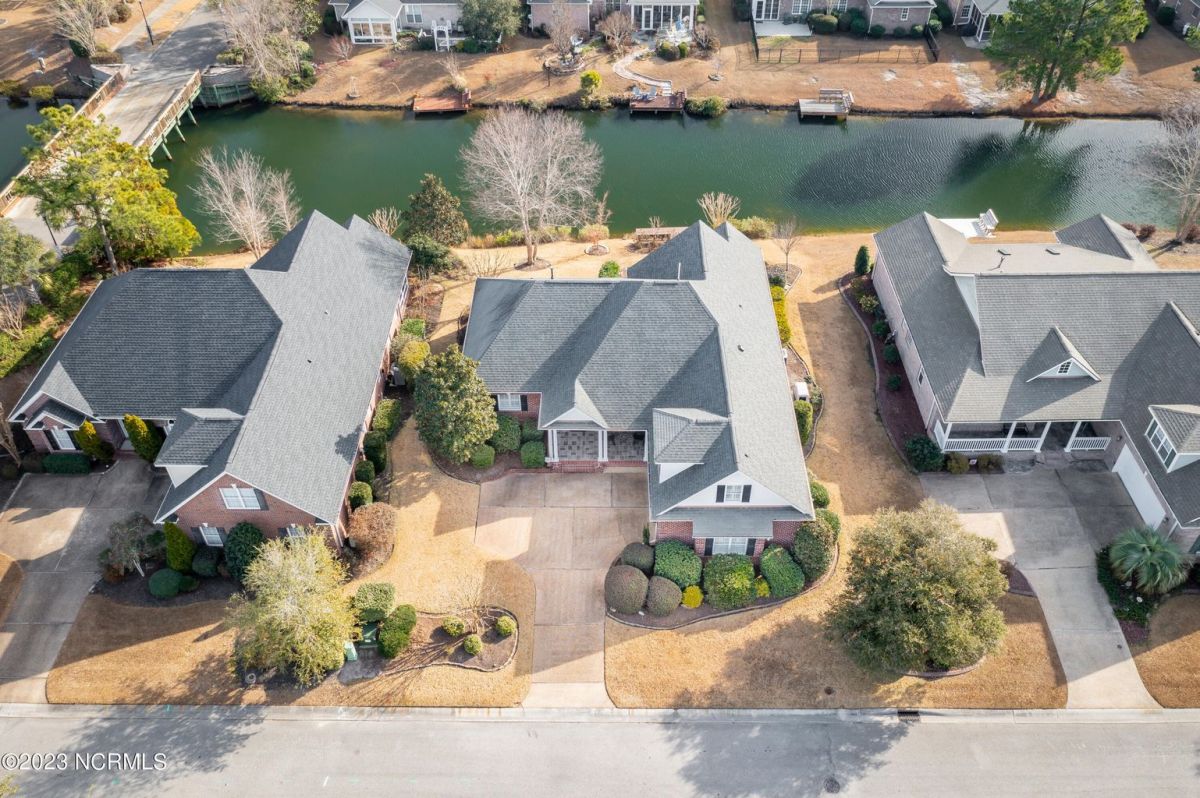 1205 Waterfall Way