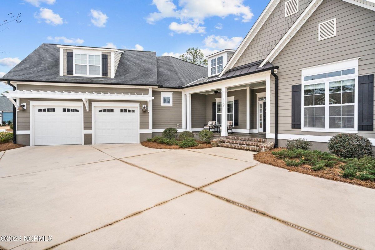 1282 Cross Water Circle