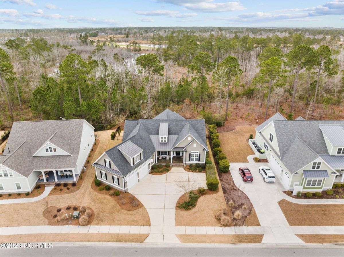 1282 Cross Water Circle