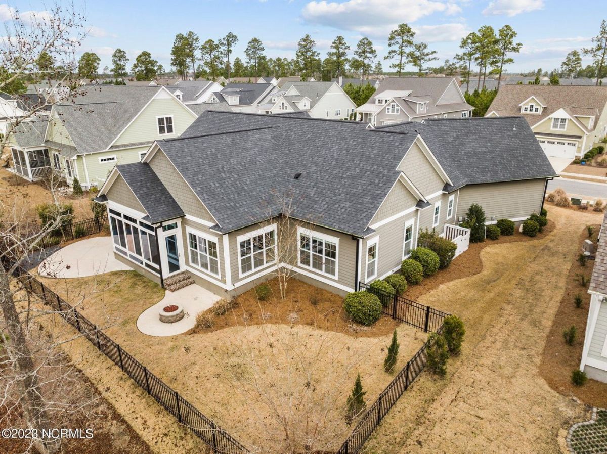 1282 Cross Water Circle