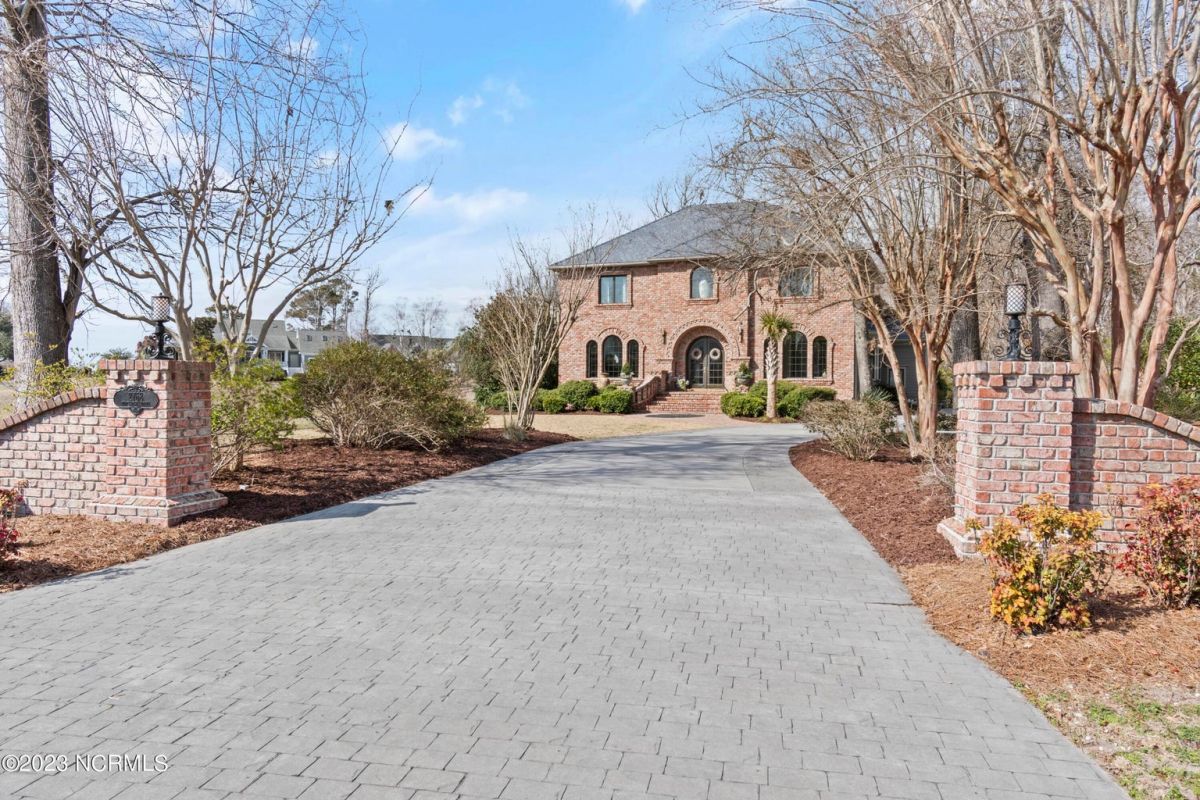 2768 Pinecrest Drive