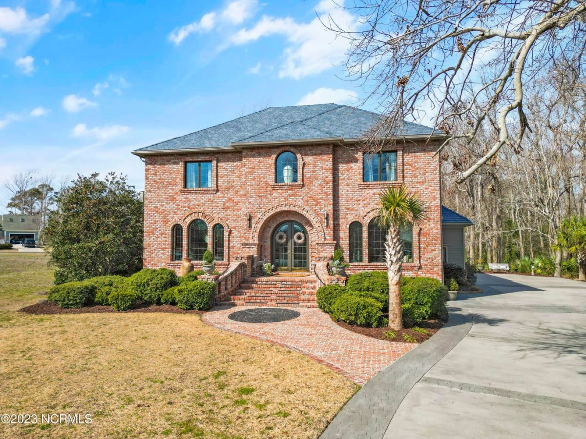 2768 Pinecrest Drive