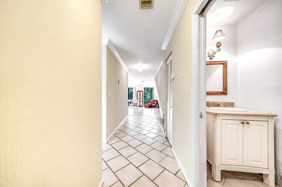 12400 Westhampton Circle