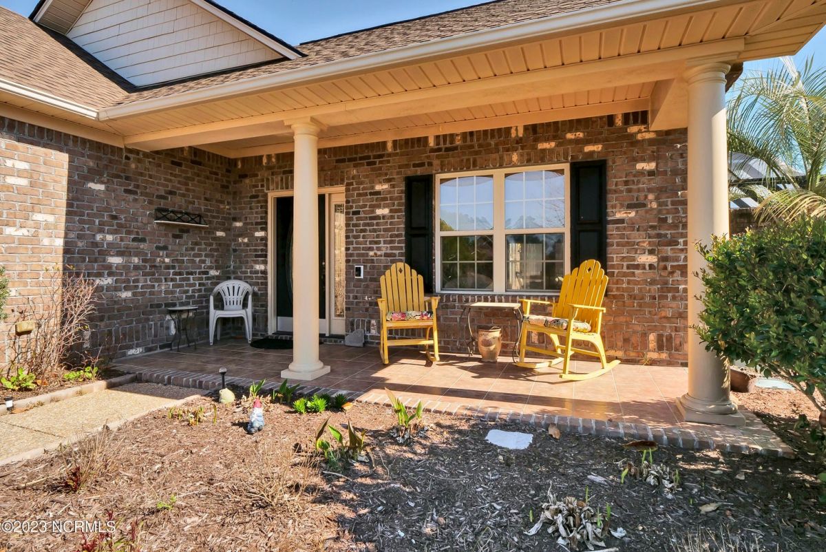 1112 Larchmont Court