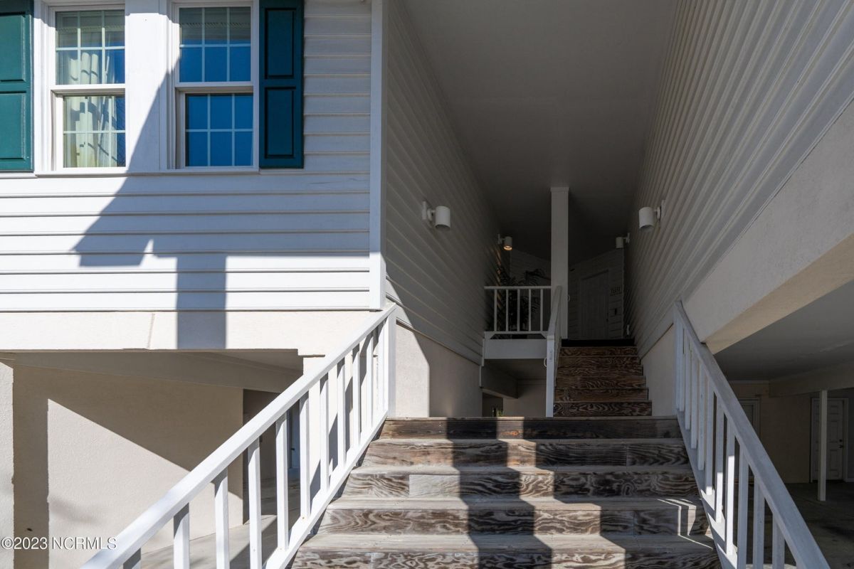 3171 Lakeside Commons Drive