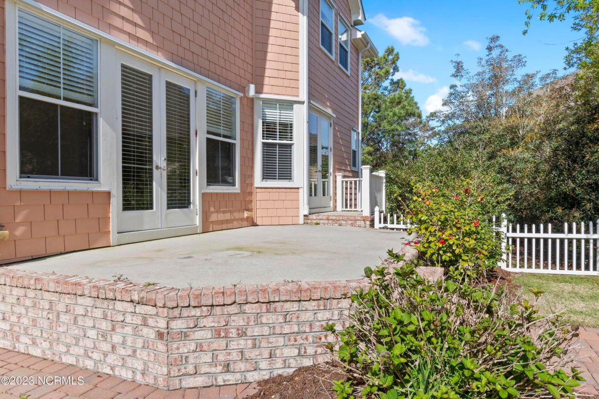 4398 Spanish Moss Court