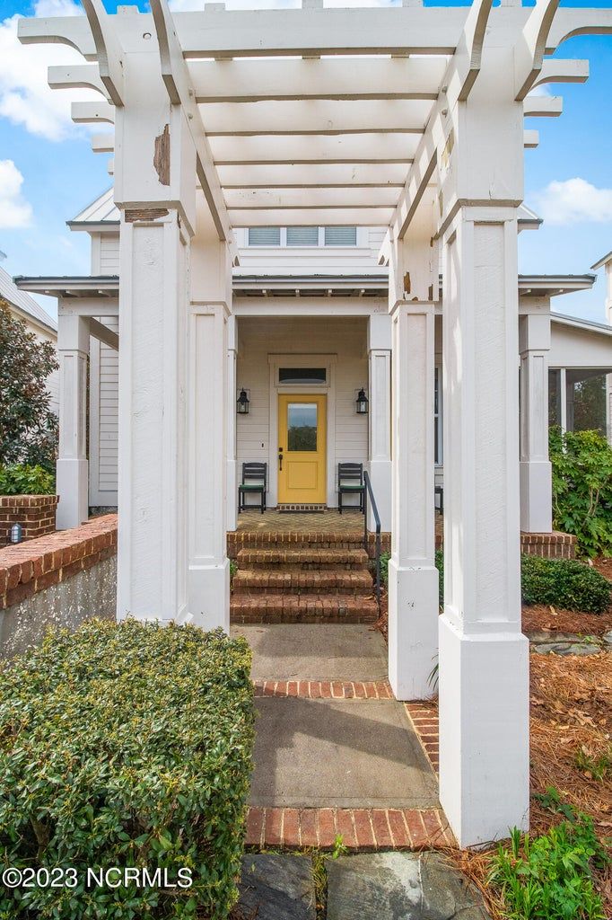 807 Meadowsweet Lane