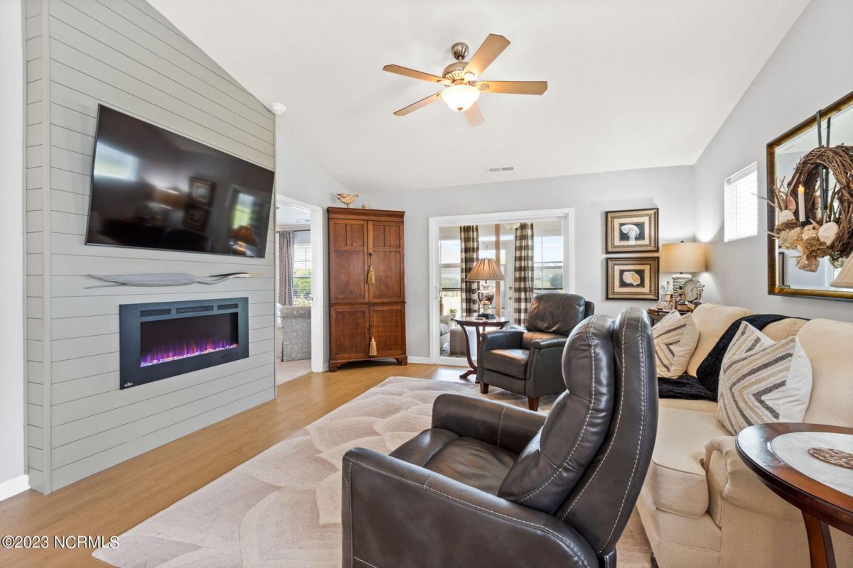 1042 Chadsey Lake Drive