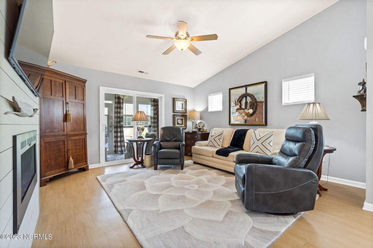 1042 Chadsey Lake Drive