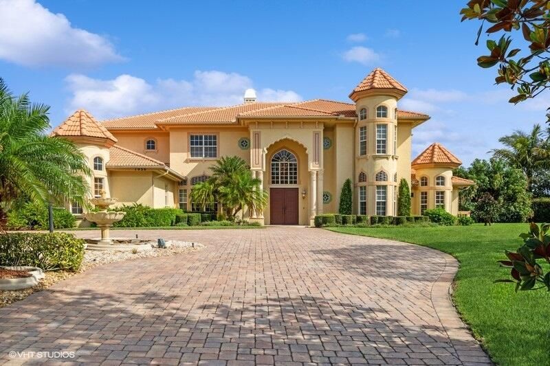 7956 Plantation Lakes Drive