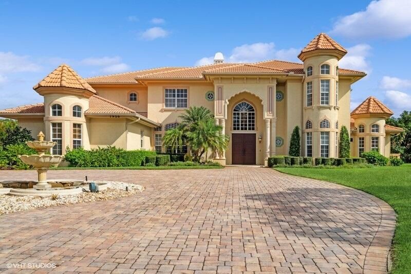 7956 Plantation Lakes Drive