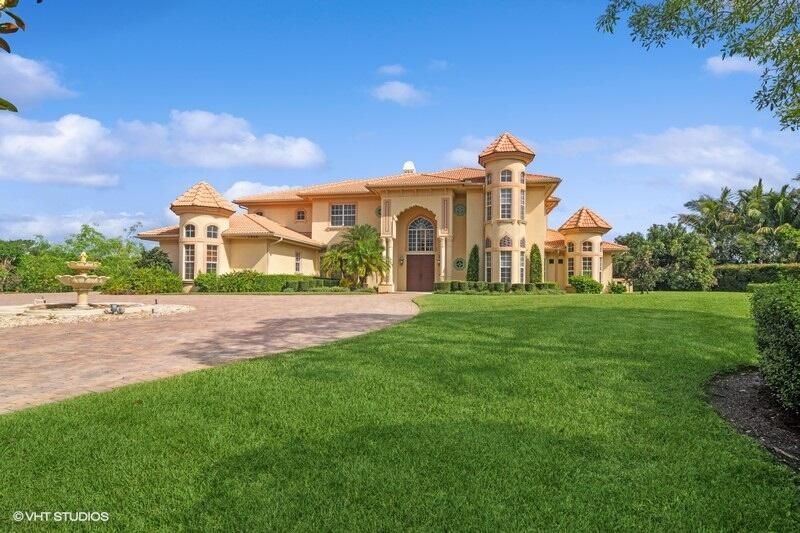 7956 Plantation Lakes Drive