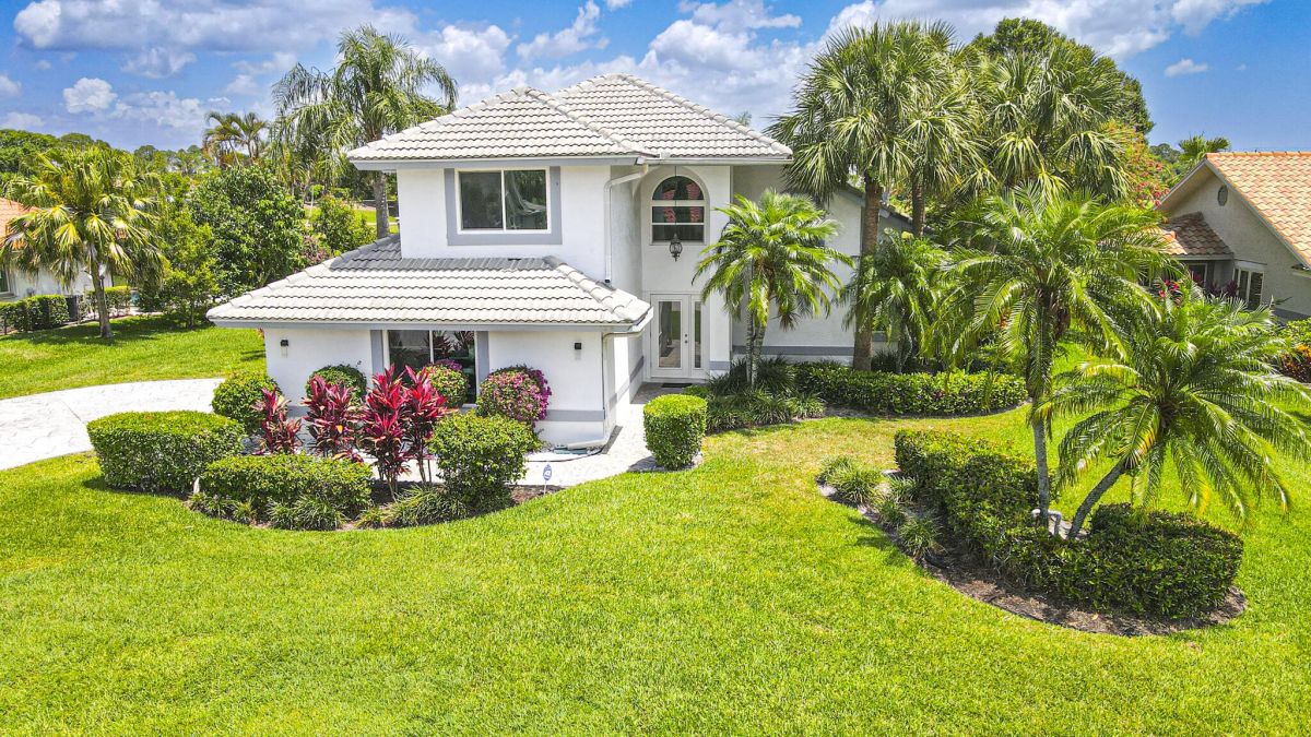 1215 Bent Pine Cove