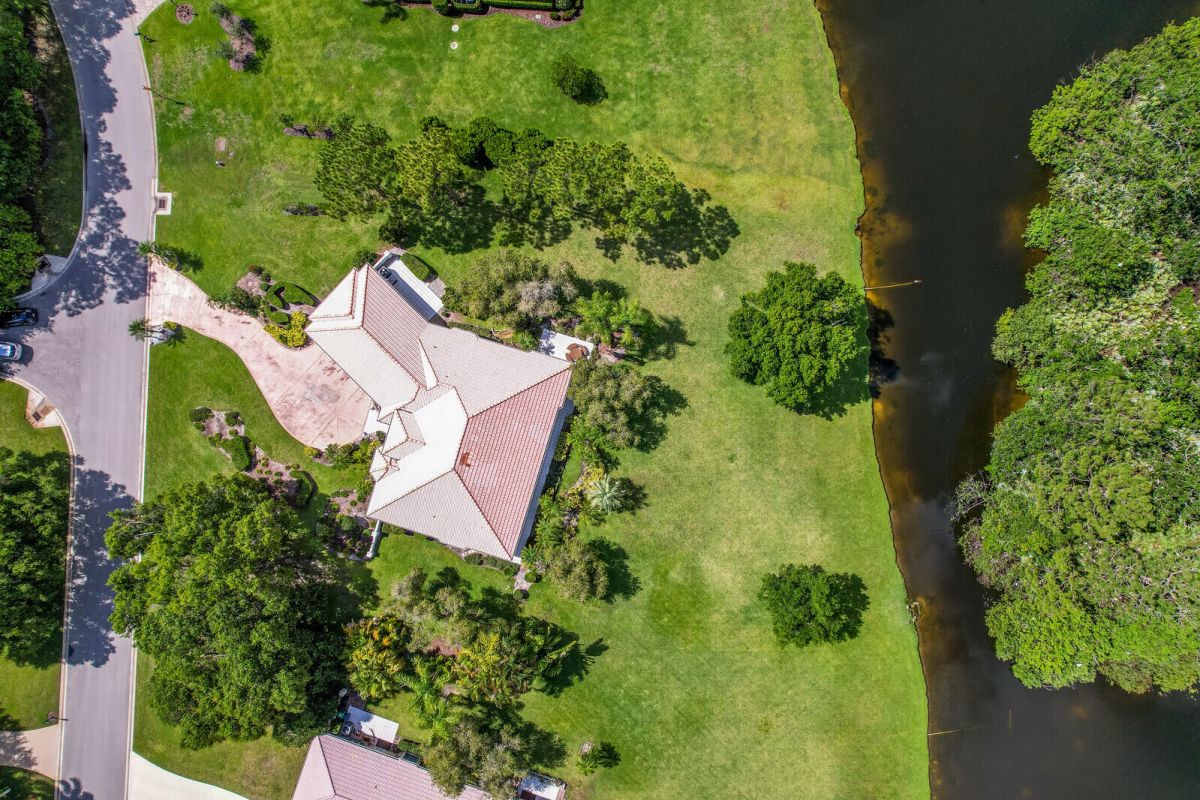 8056 Plantation Lakes Drive