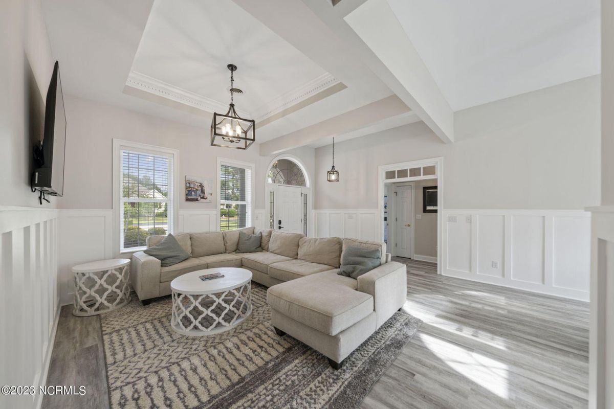 4395 Spanish Moss Court