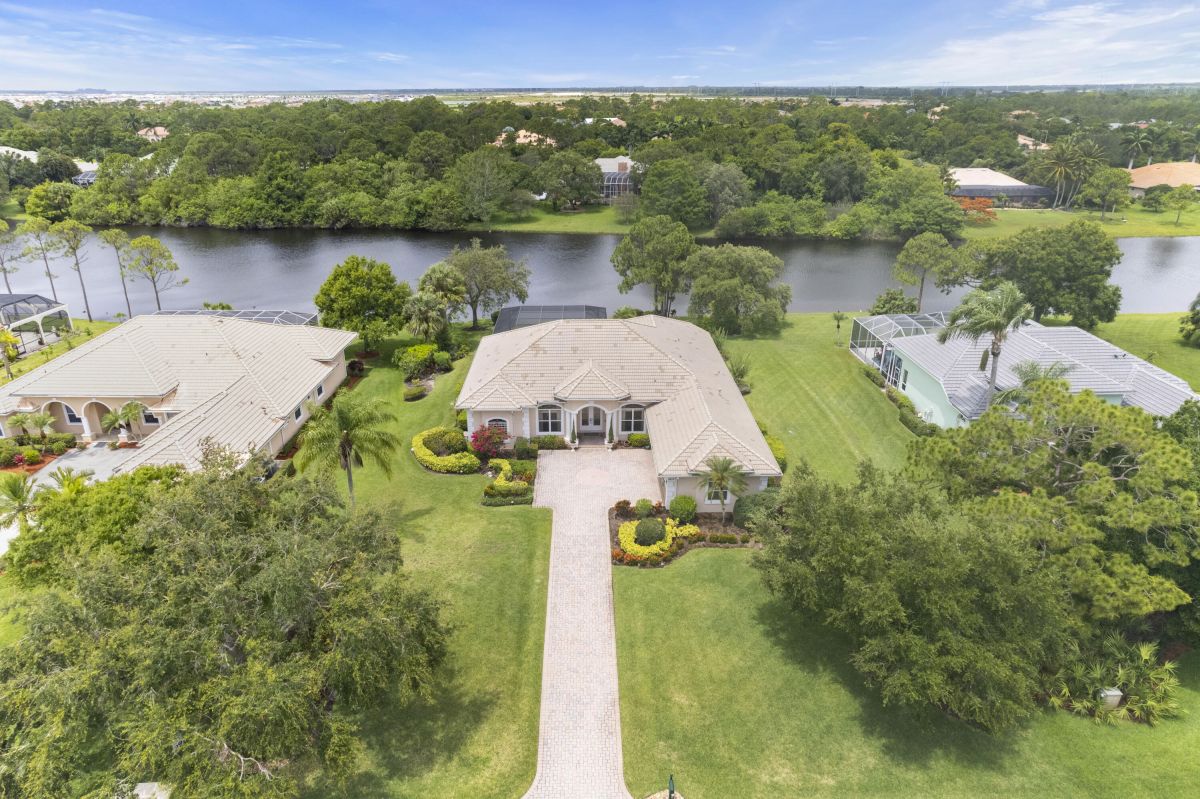 8012 Plantation Lakes Drive