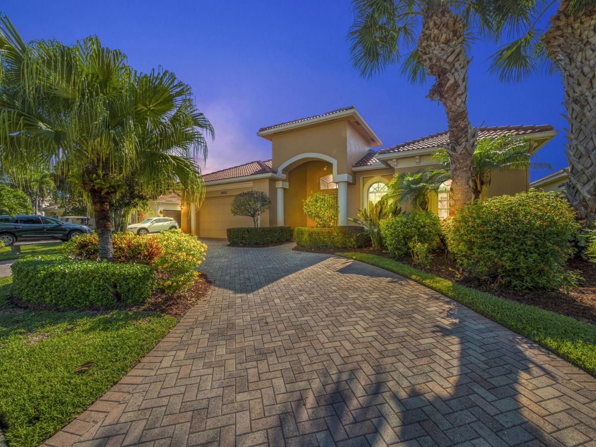 8608 Tompson Point Road