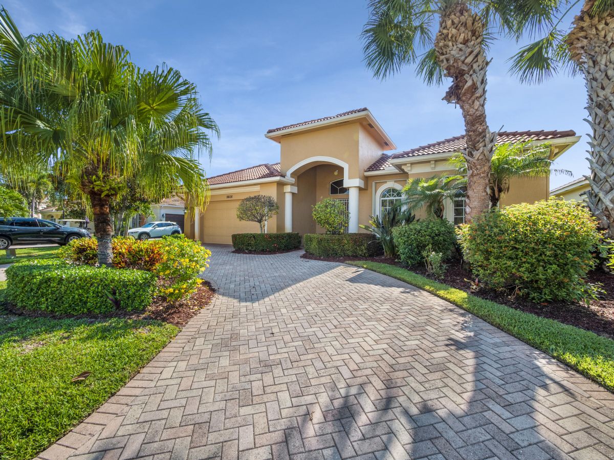 8608 Tompson Point Road