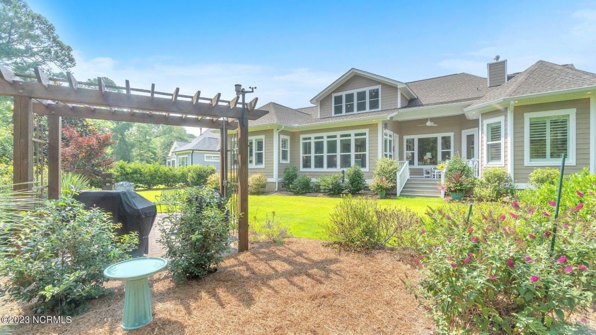 3878 Big Magnolia Way