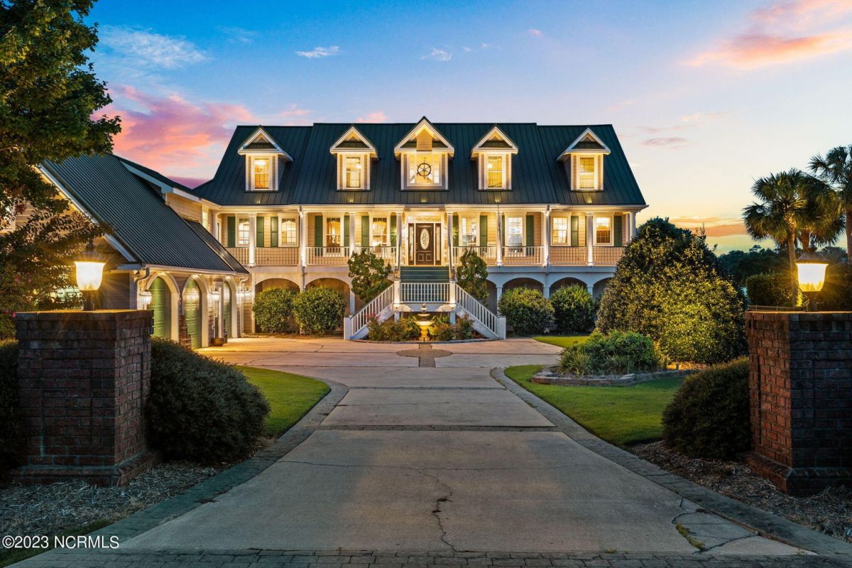 2771 Pinecrest Drive