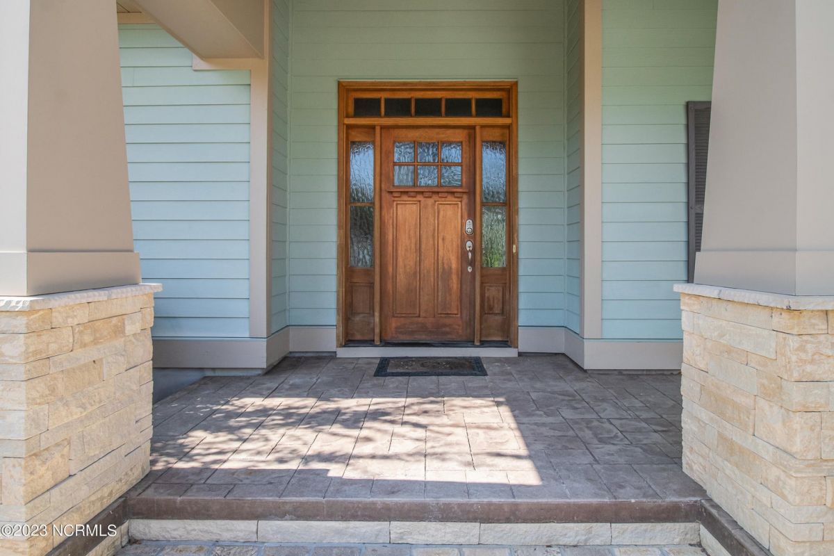 2561 Parkridge Drive