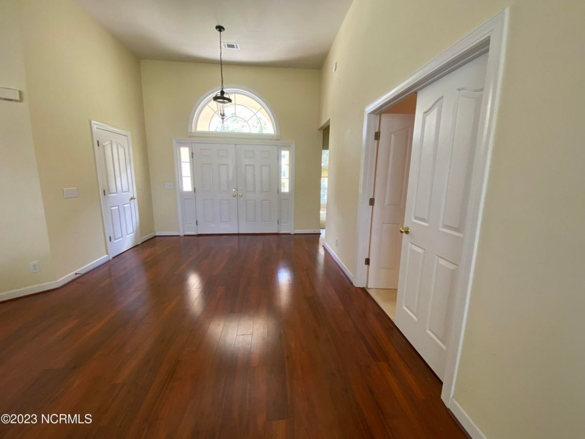 923 Sandpiper Bay Drive