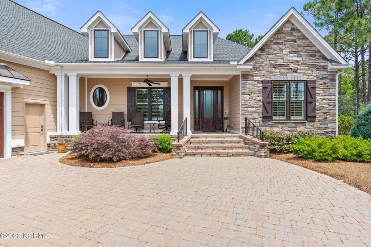 2563 Parkridge Drive