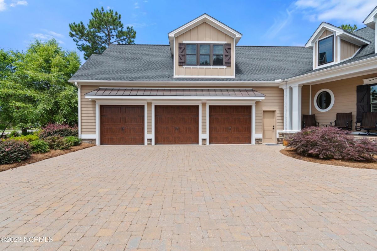 2563 Parkridge Drive