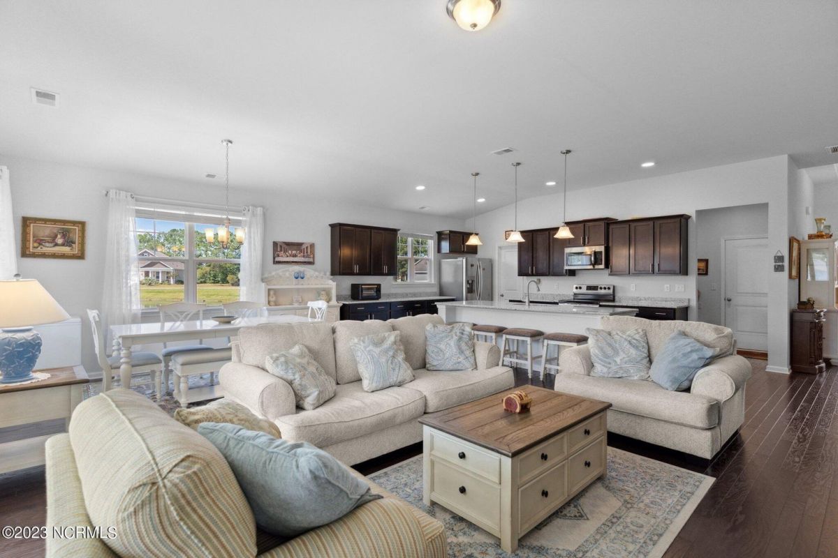 521 Harbor Creek Way