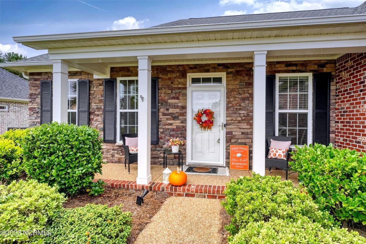 1016 Ginger Lily Way