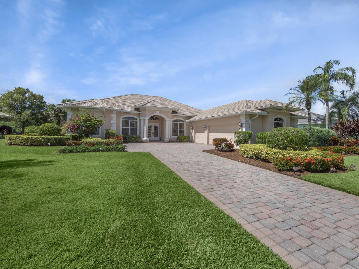 8012 Plantation Lakes Drive