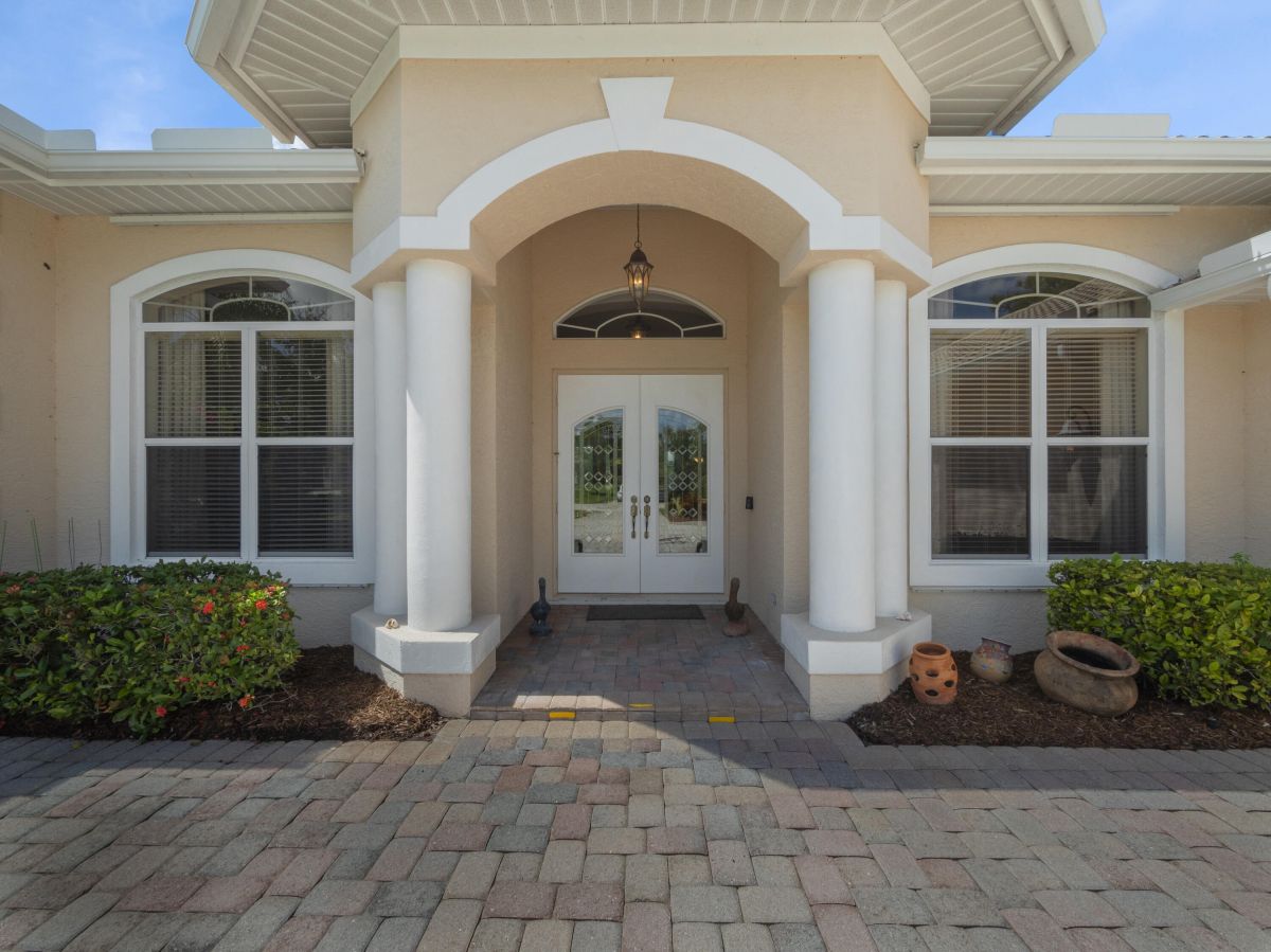 8012 Plantation Lakes Drive