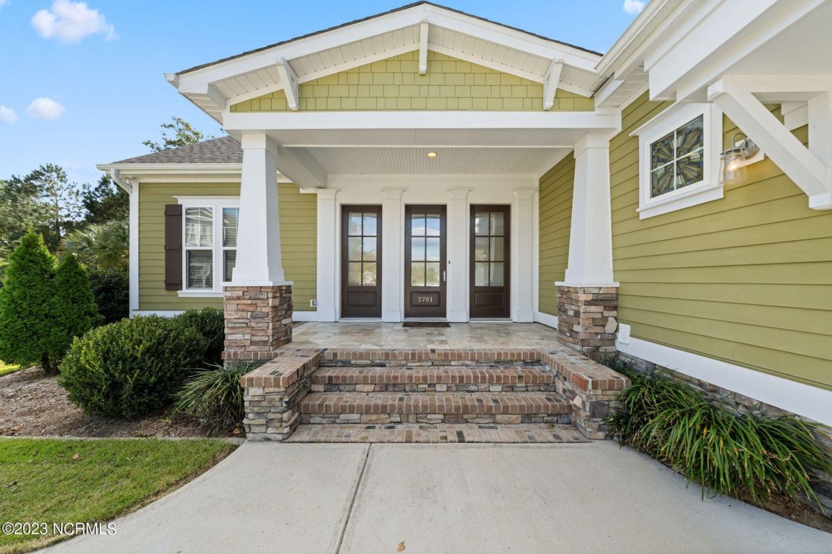 2701 Chadsworth Lane