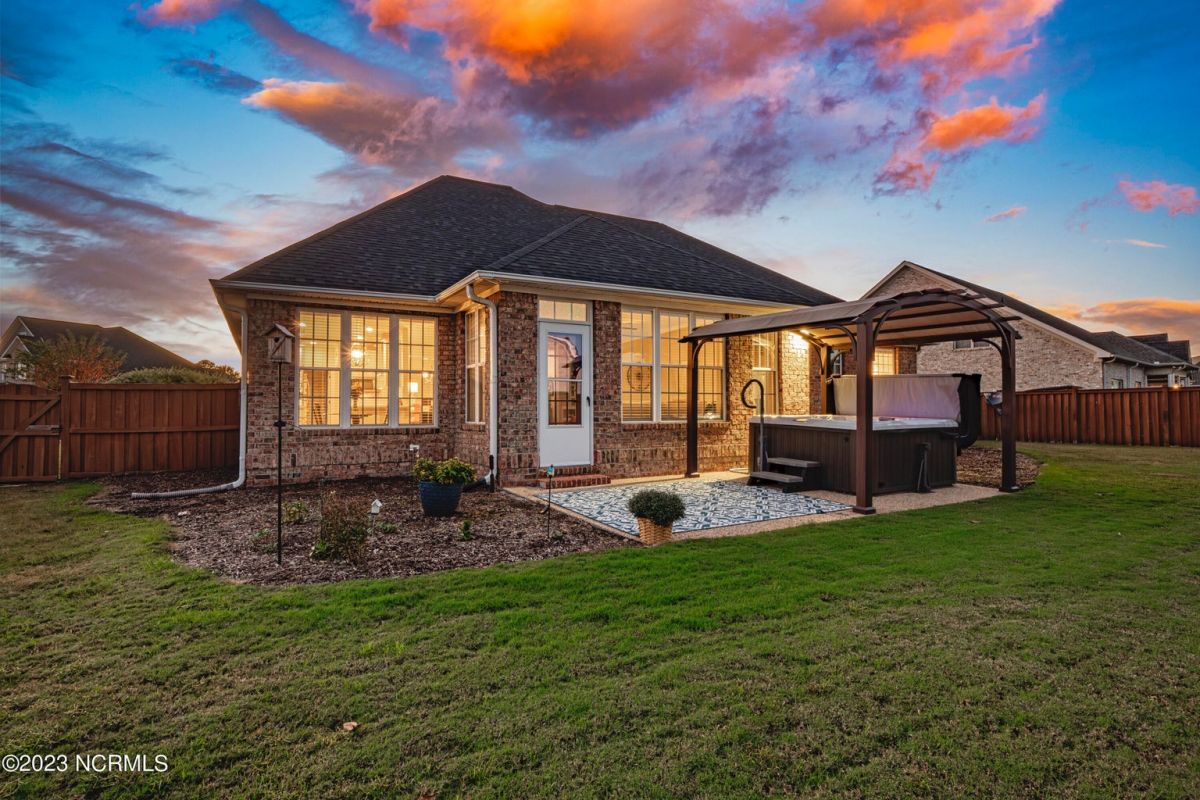 1048 Golden Sands Way