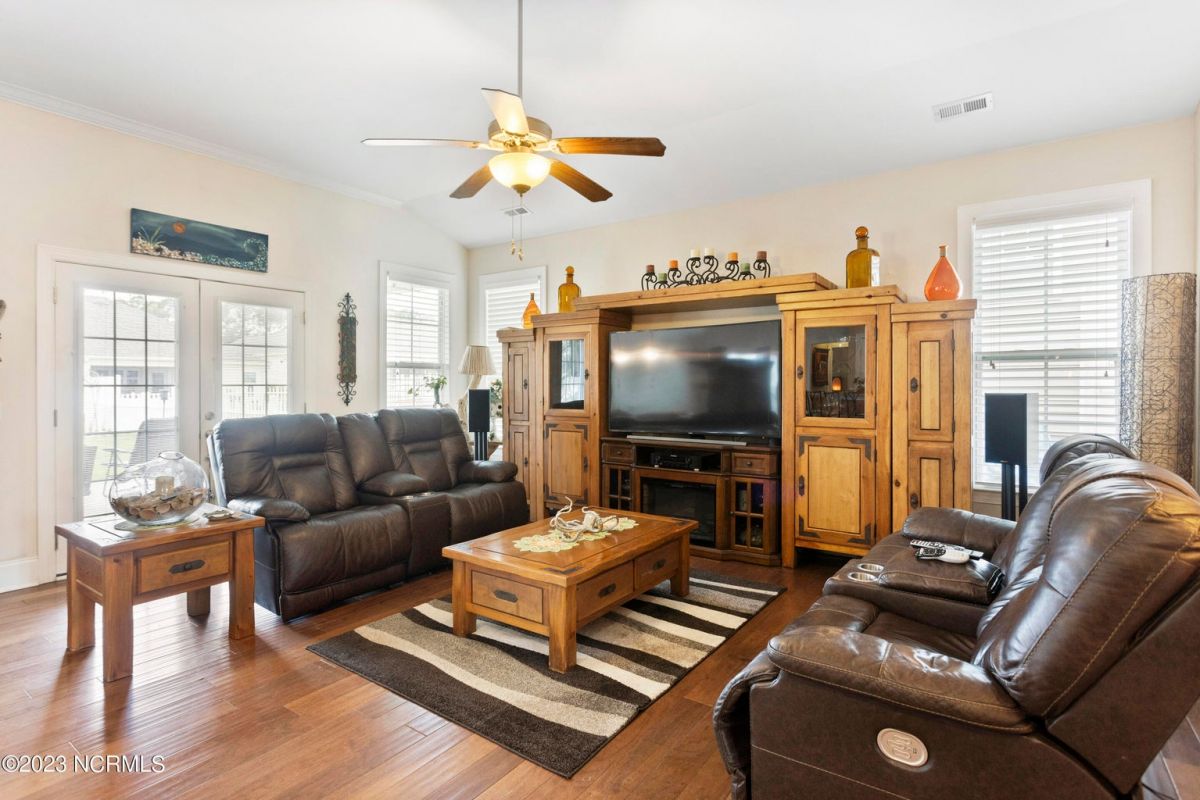 1290 Neptuno Court