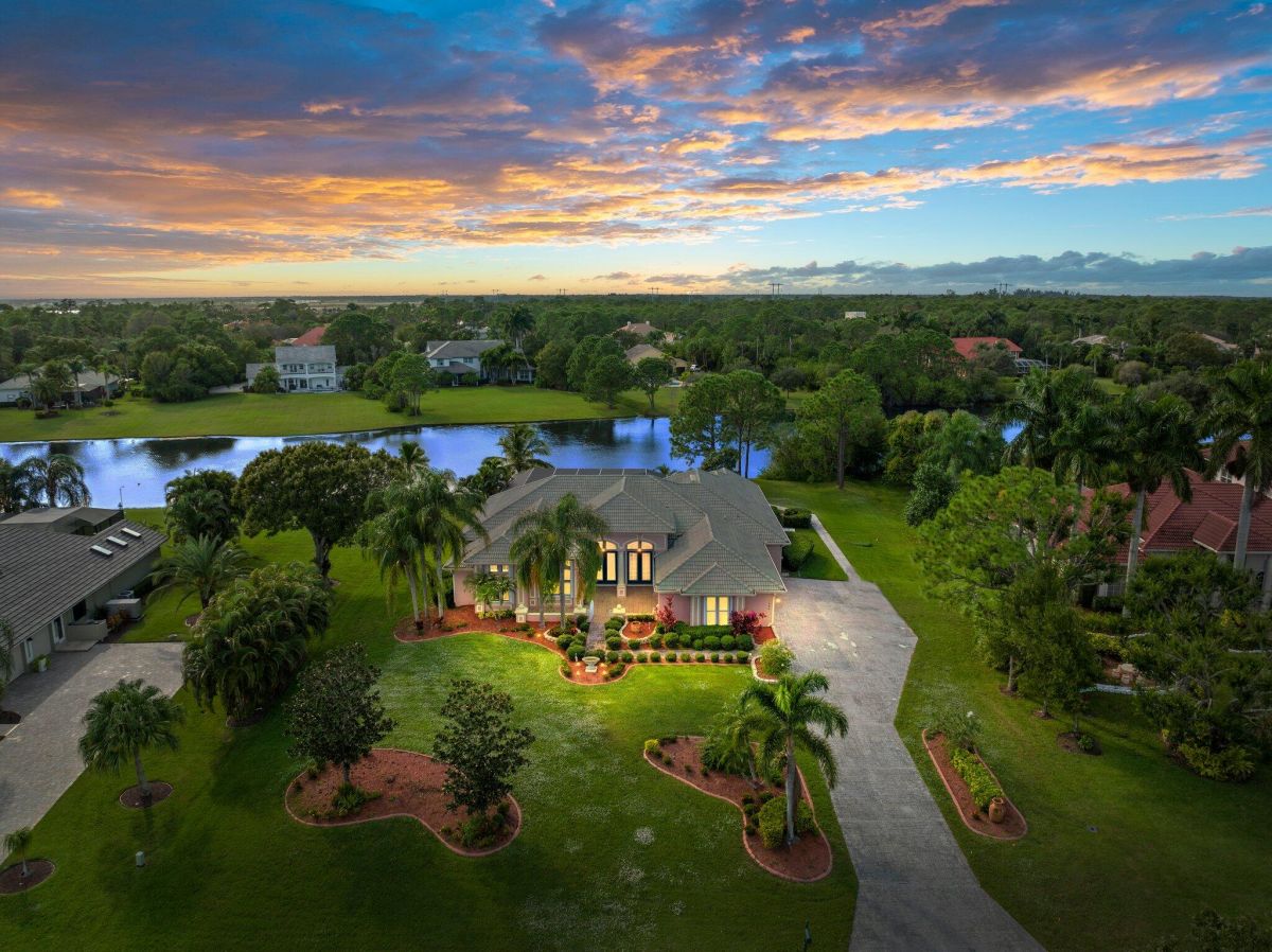 7984 Plantation Lakes Drive