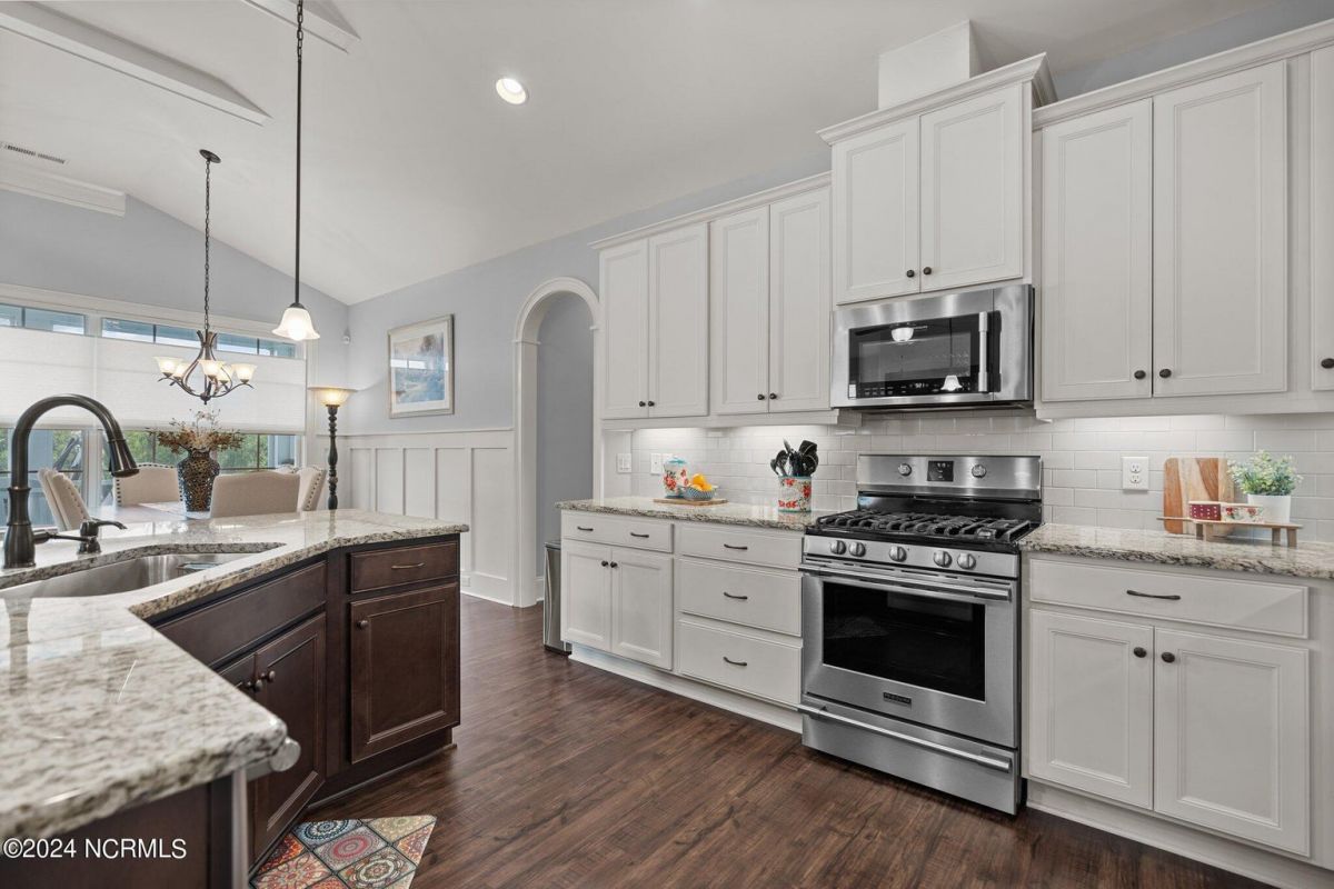 2444 Blue Papaya Loop