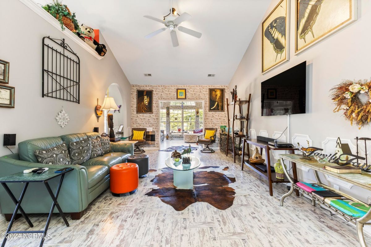 854 Sandpiper Bay Drive