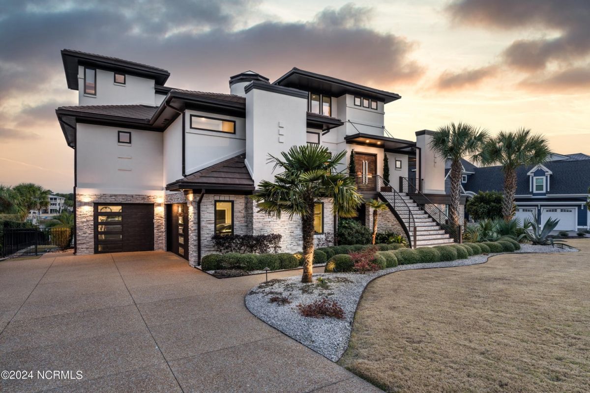 2751 Pinecrest Drive